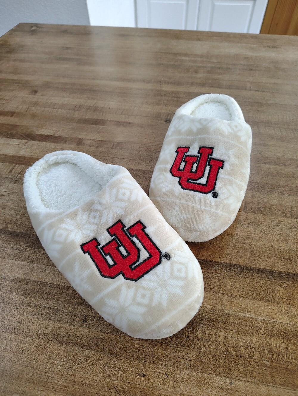 FOCO NCAA Utah Utes University of Utah Big Red Logo Slippers Women's Size 11/12
